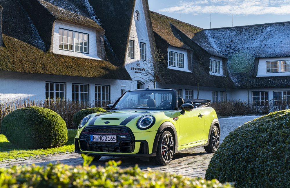 P90413647_highRes_the-mini-john-cooper.jpg