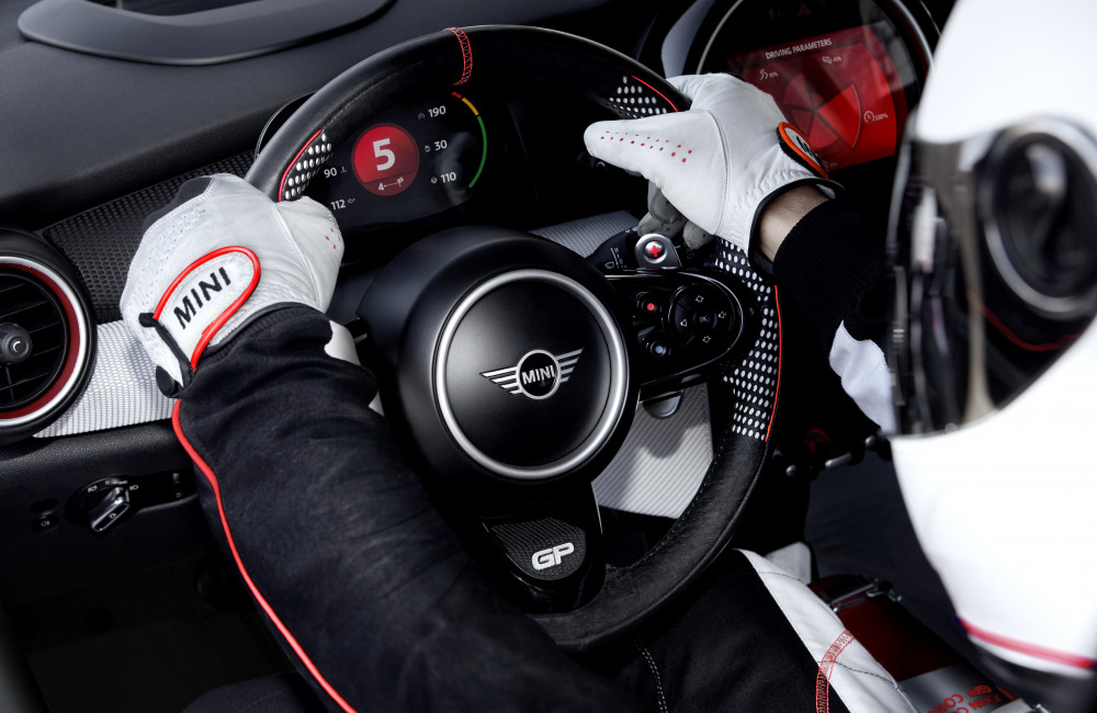 P90275464_highRes_mini-john-cooper-wor.jpg