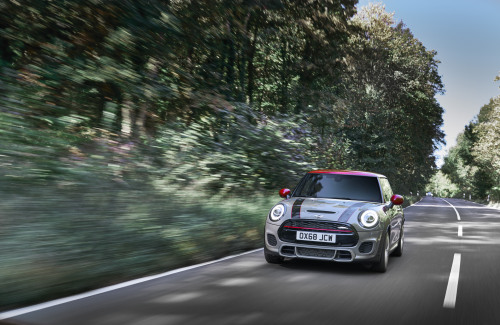 P90331898_highRes_mini-john-cooper-wor.jpg