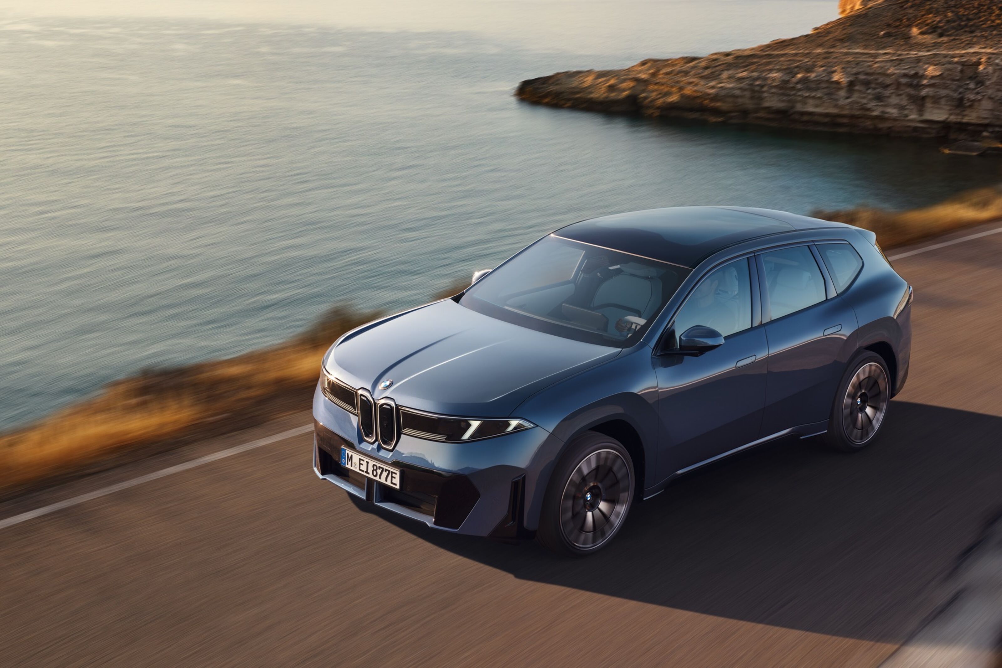 P90615625_highRes_the-new-bmw-ix3-50-x.jpeg