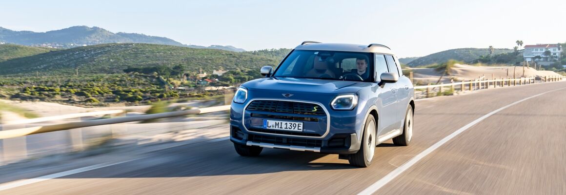 Mini Countryman SE Postcard (2)