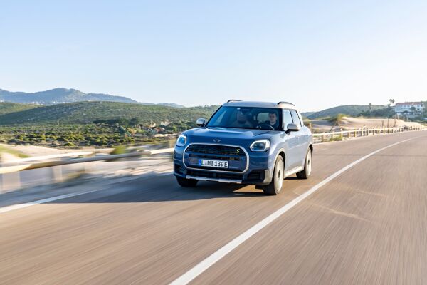 Mini Countryman SE Postcard (2)