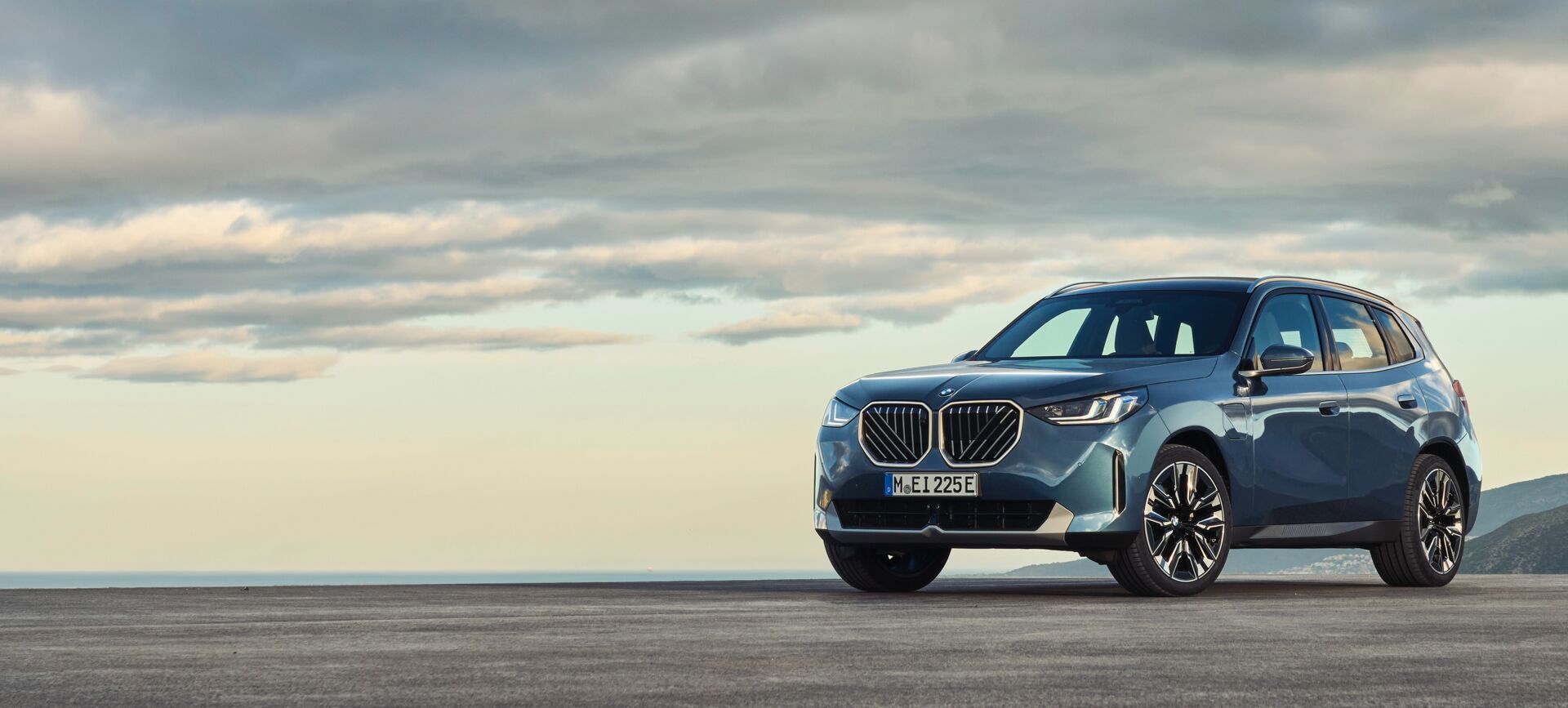 desktop-P90554882_highRes_the-new-bmw-x3-30e-x