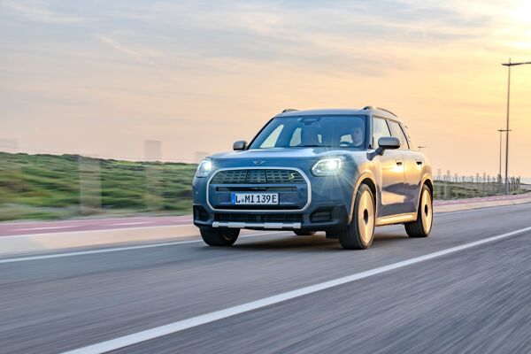 Mini Countryman SE Postcard (1)