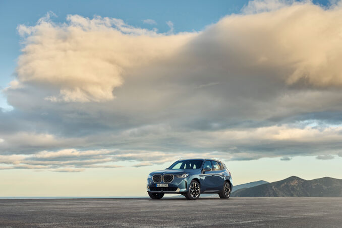 P90554882_highRes_the-new-bmw-x3-30e-x