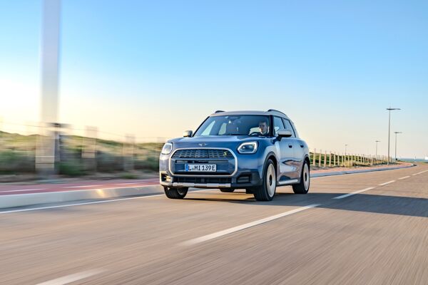 MINI Countryman SE Postcard