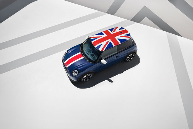 DI26_000418348_V1_O_sRGB_The-MINI-Cooper-Oxford-Edition---F66-Cooper-.jpg