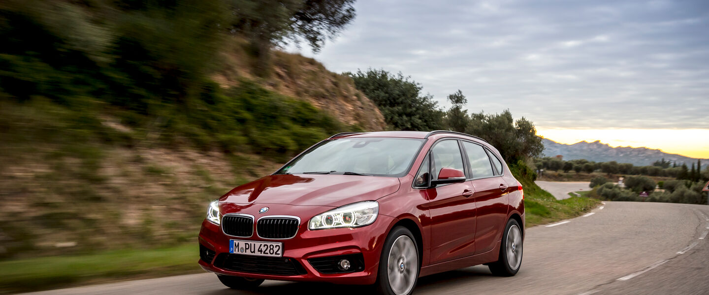P90169653_highRes_the-new-bmw-220d-xdr