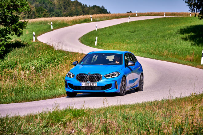 P90359083_highRes_the-all-new-bmw-1-se (2)