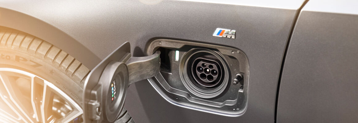 P90359917_highRes_the-all-new-bmw-330e