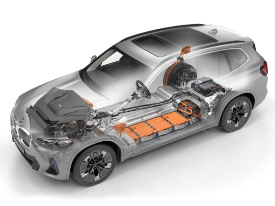 P90432303_lowRes_the-new-bmw-ix3-8-20