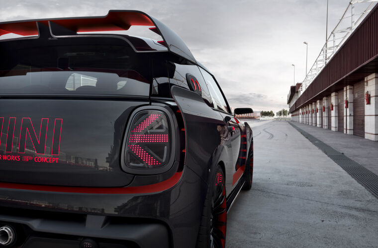 P90275452_highRes_mini-john-cooper-wor