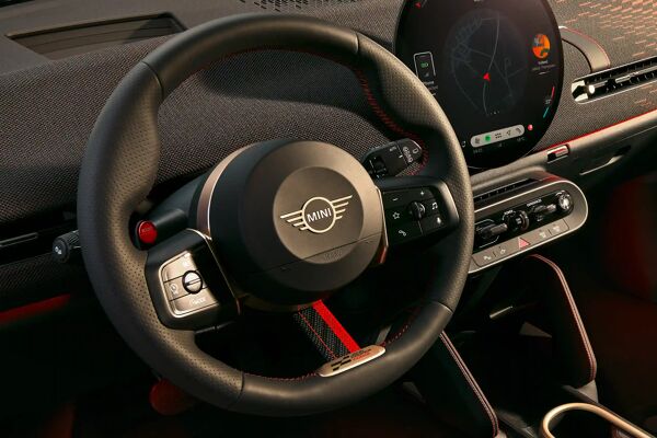 mini-J01-JCW-steeringwheel (1)