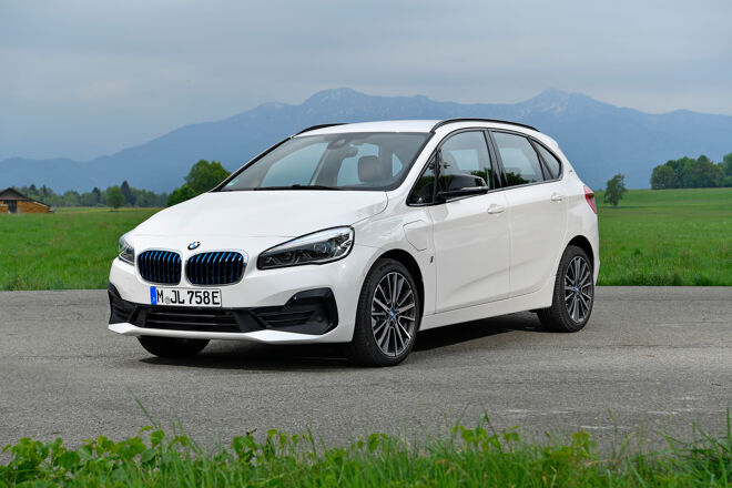 P90305206_highRes_the-new-bmw-225xe-ip