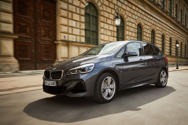 P90361865_highRes_the-new-bmw-225xe-ac