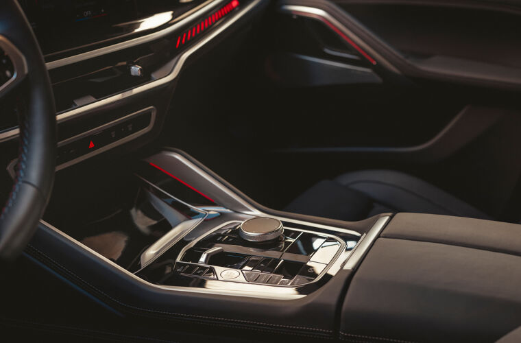P90492408_highRes_the-new-bmw-x6-m60i-