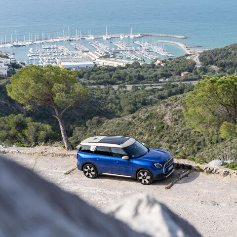 P90551989_highRes_mini-countryman-e-06