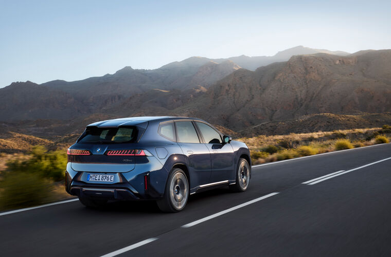 P90615632_highRes_the-new-bmw-ix3-50-x