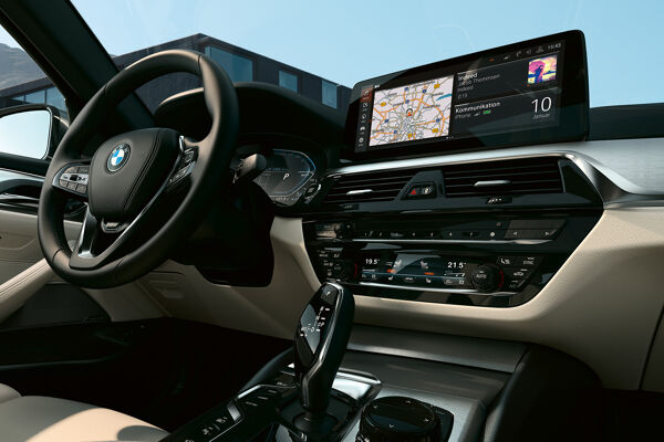 bmw-5-series-touring-highlights-design-mosaic-gallery-desktop-05