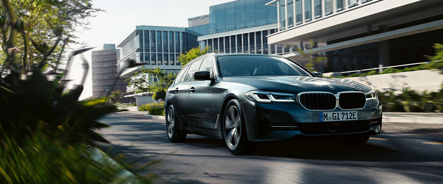 bmw-5-series-touring-highlights-highlight-desktop-01