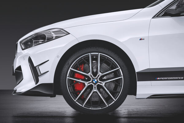 P90350988_highRes_the-all-new-bmw-1-se (1)