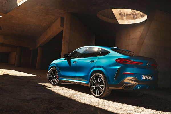 P90492407_highRes_the-new-bmw-x6-m60i-
