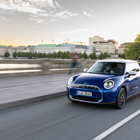 P90527265_highRes_mini-cooper-se-10-20 (1)