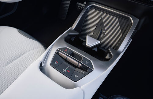P90615660_highRes_the-new-bmw-ix3-50-x