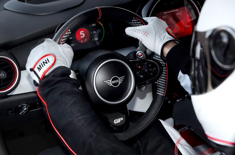 P90275464_highRes_mini-john-cooper-wor