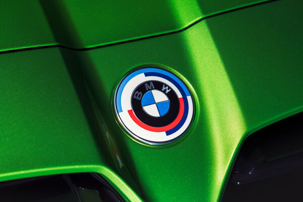 P90445339_highRes_bmw-m-emblem-11-2021