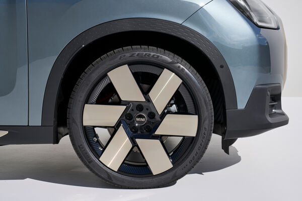P90518535_highRes_mini-countryman-se-a