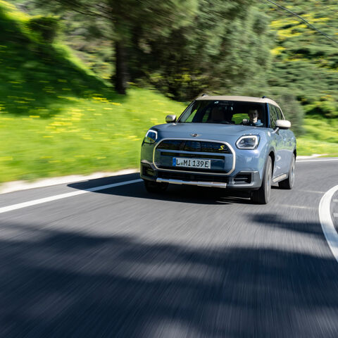 P90543089_highRes_mini-countryman-se-a