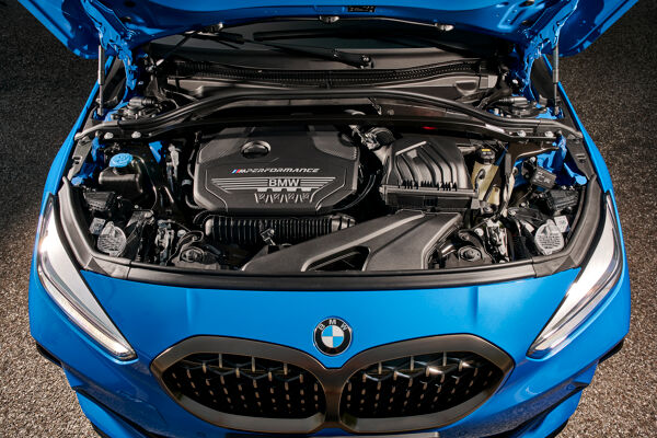 P90359144_highRes_the-all-new-bmw-1-se