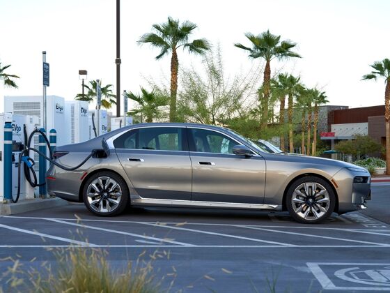 P90486348_lowRes_the-new-bmw-i7-xdriv