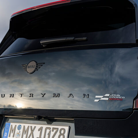 P90530283_highRes_mini-john-cooper-wor