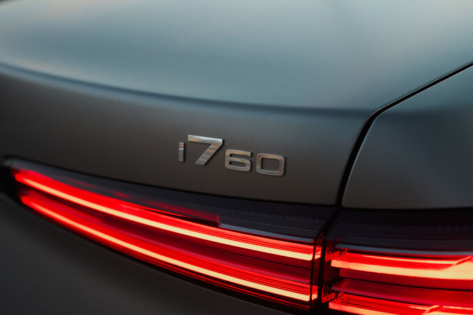 DI26_000384614_V1_O_sRGB_BMW-i7-Saloon-Sedan-(G70-LCI)---In-this-close-up-we-can-see-the-