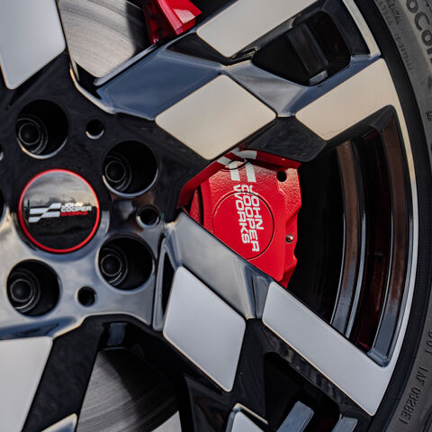 P90530290_highRes_mini-john-cooper-wor