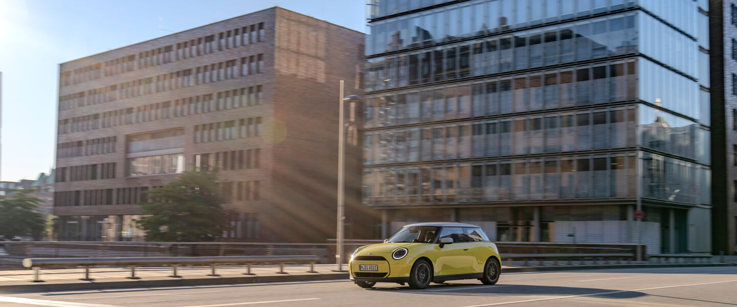 P90537194_highRes_mini-cooper-e-02-202