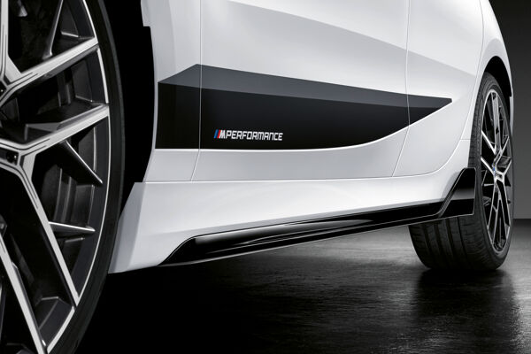 P90351000_highRes_the-all-new-bmw-1-se (2)