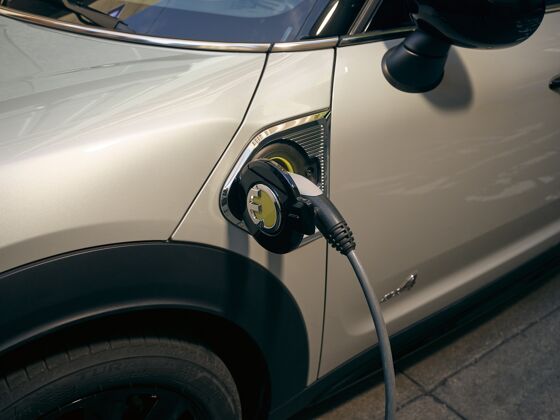 P90389461_lowRes_the-new-mini-cooper- (1)