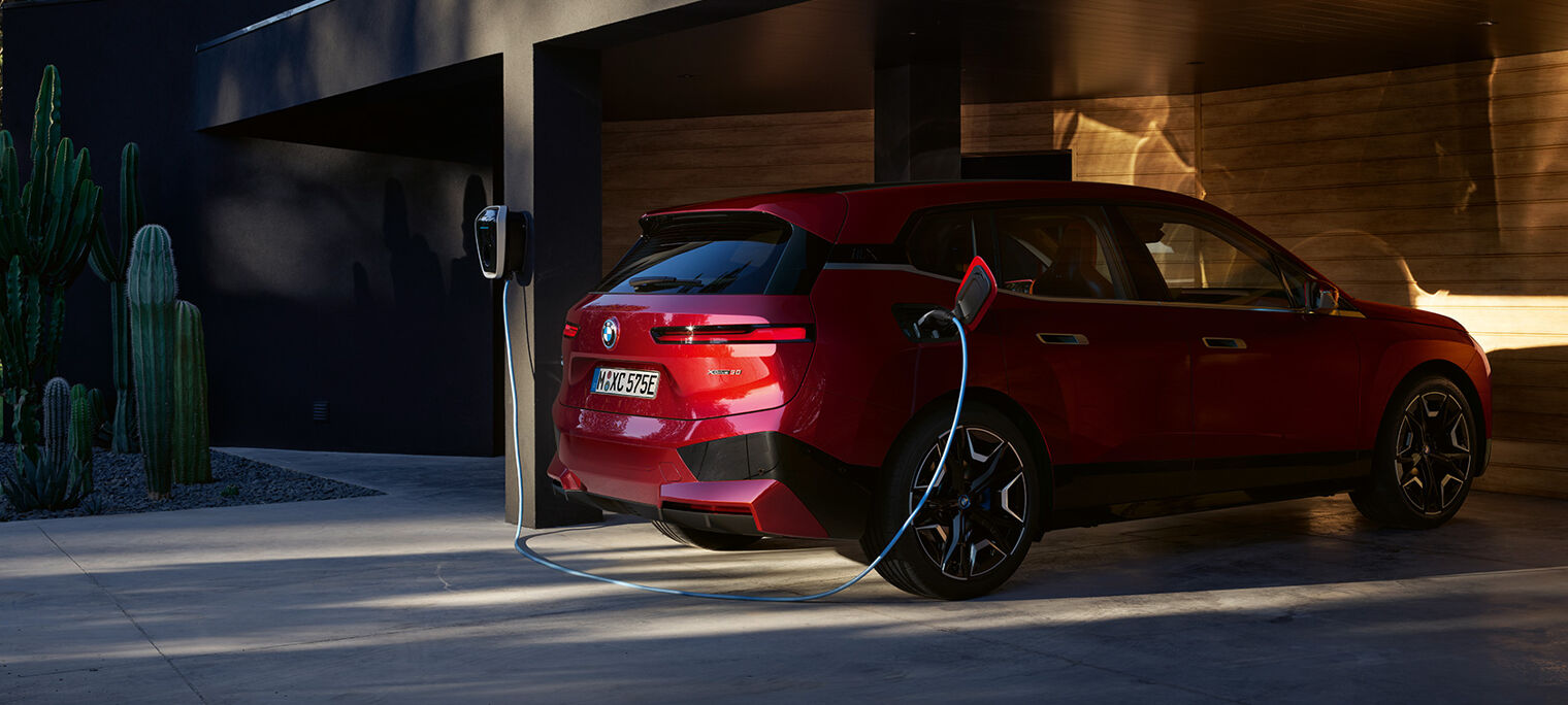 bmw-emobility-charging-sp-desktop.jpg.asset.1631621074735