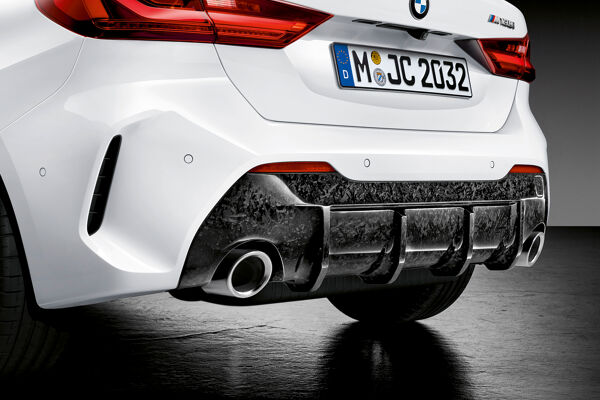 P90350990_highRes_the-all-new-bmw-1-se (1)