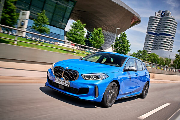 P90359096_highRes_the-all-new-bmw-1-se