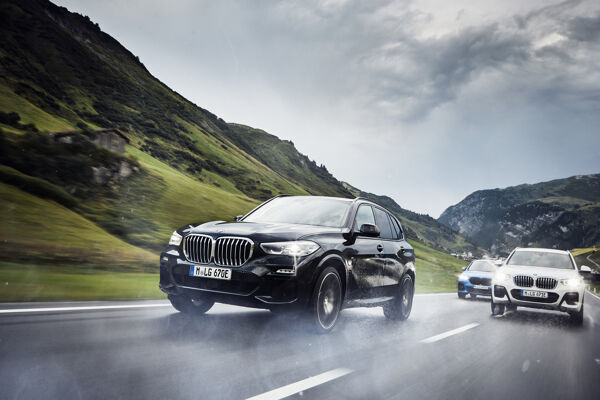 P90374467_highRes_the-new-bmw-x1-xdriv