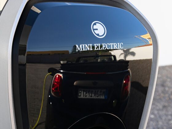 P90493988_lowRes_mini-cooper-se-conve
