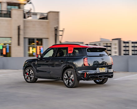 P90531674_highRes_mini-john-cooper-wor