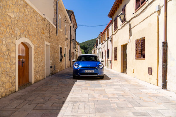 P90550314_highRes_mini-cooper-se-05-20