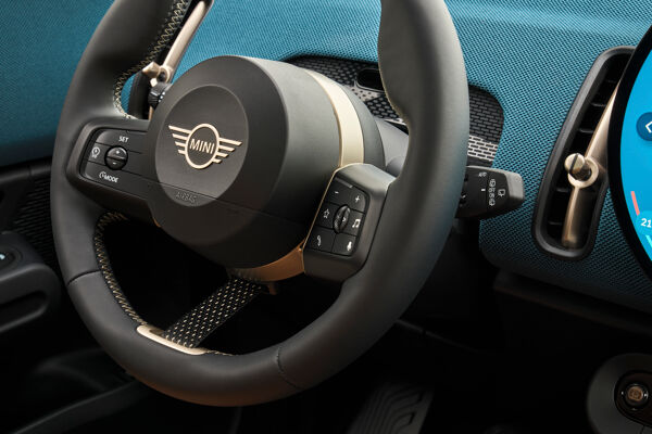 P90518569_highRes_mini-countryman-se-a