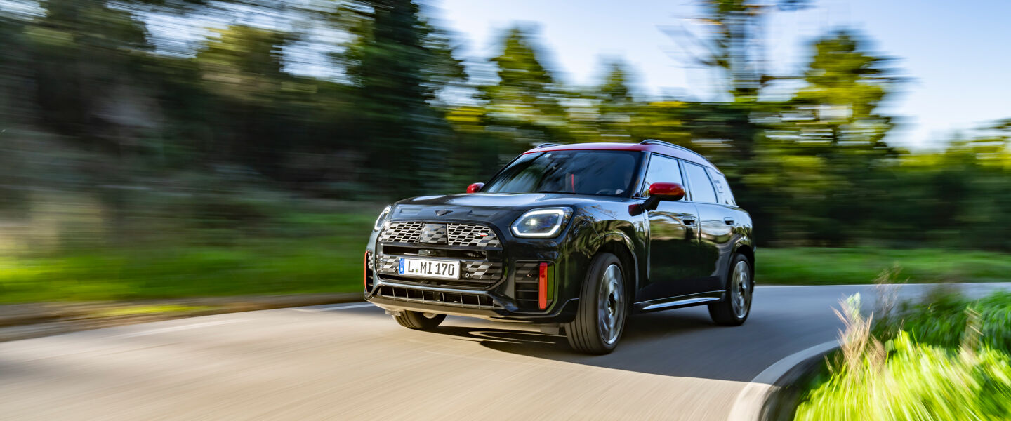 P90543014_highRes_mini-john-cooper-wor