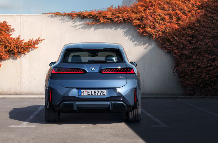 P90615627_highRes_the-new-bmw-ix3-50-x